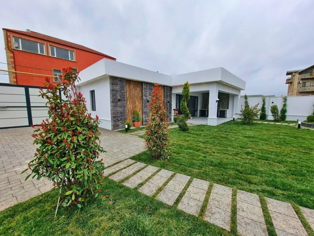 Satılır həyət evi 400 m²