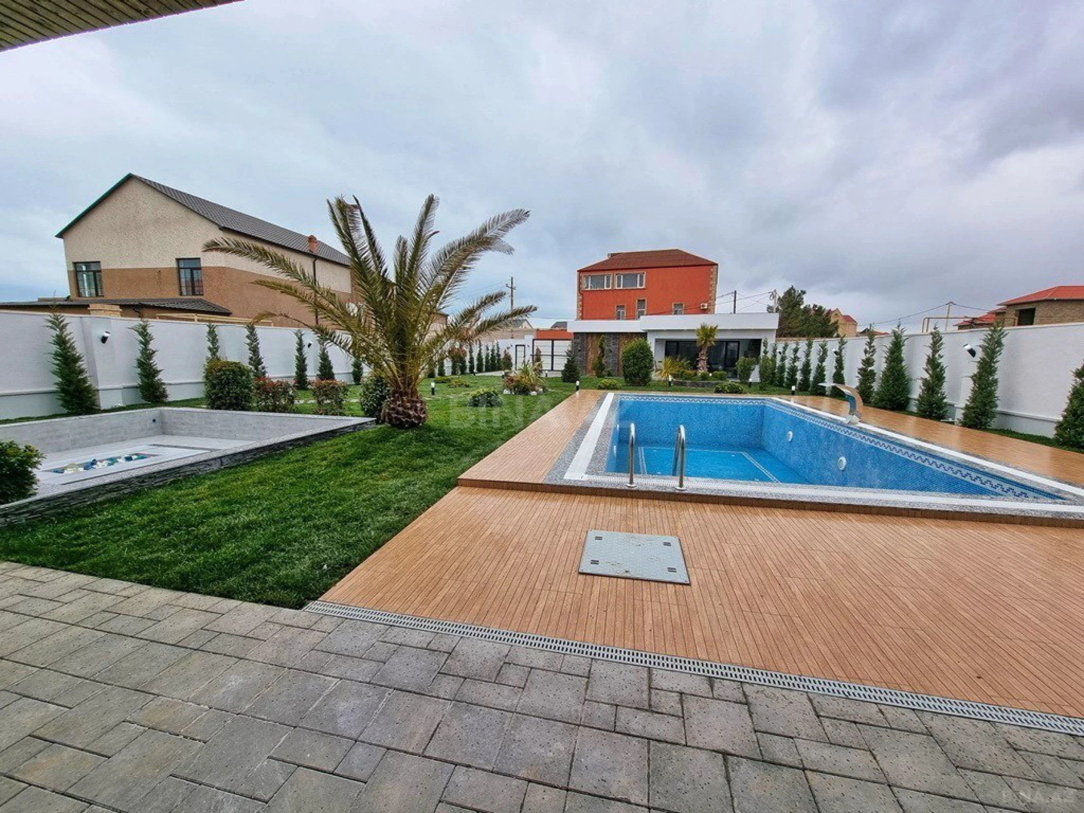 Satılır həyət evi 400 m²