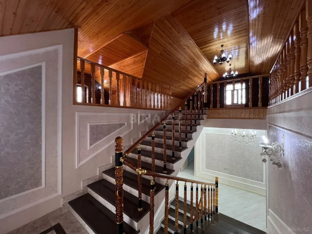 Satılır 8 otaqlı həyət evi 500 m²