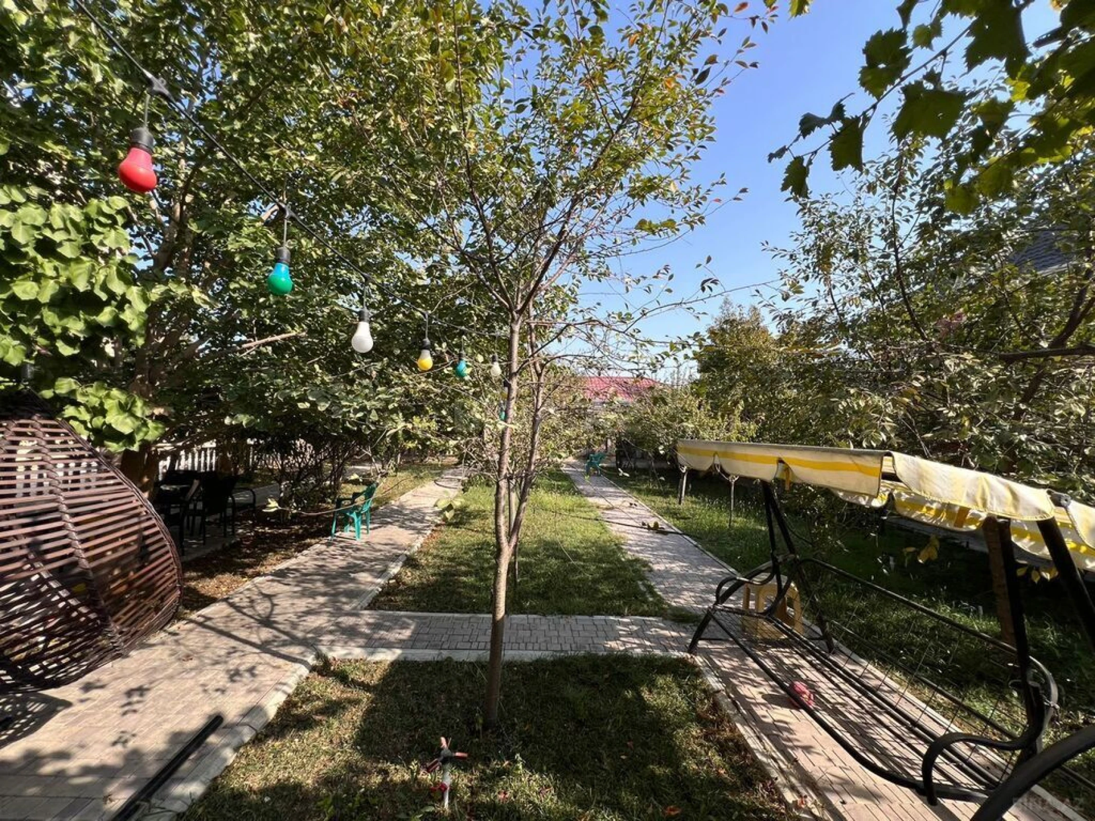 Satılır 8 otaqlı həyət evi 500 m²