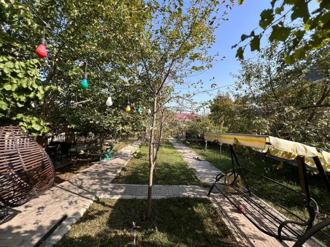 Satılır 8 otaqlı həyət evi 500 m²