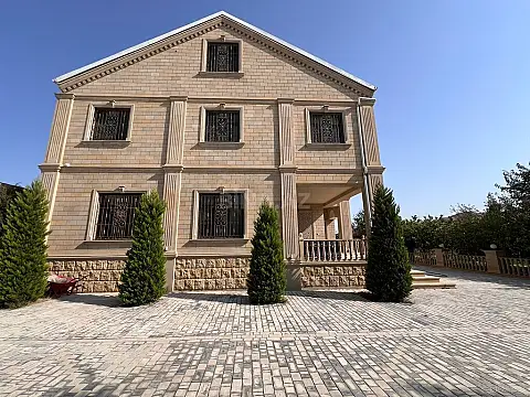 Satılır 8 otaqlı həyət evi 500 m²