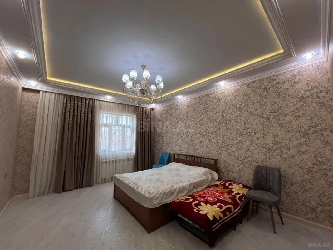 Satılır 8 otaqlı həyət evi 500 m²