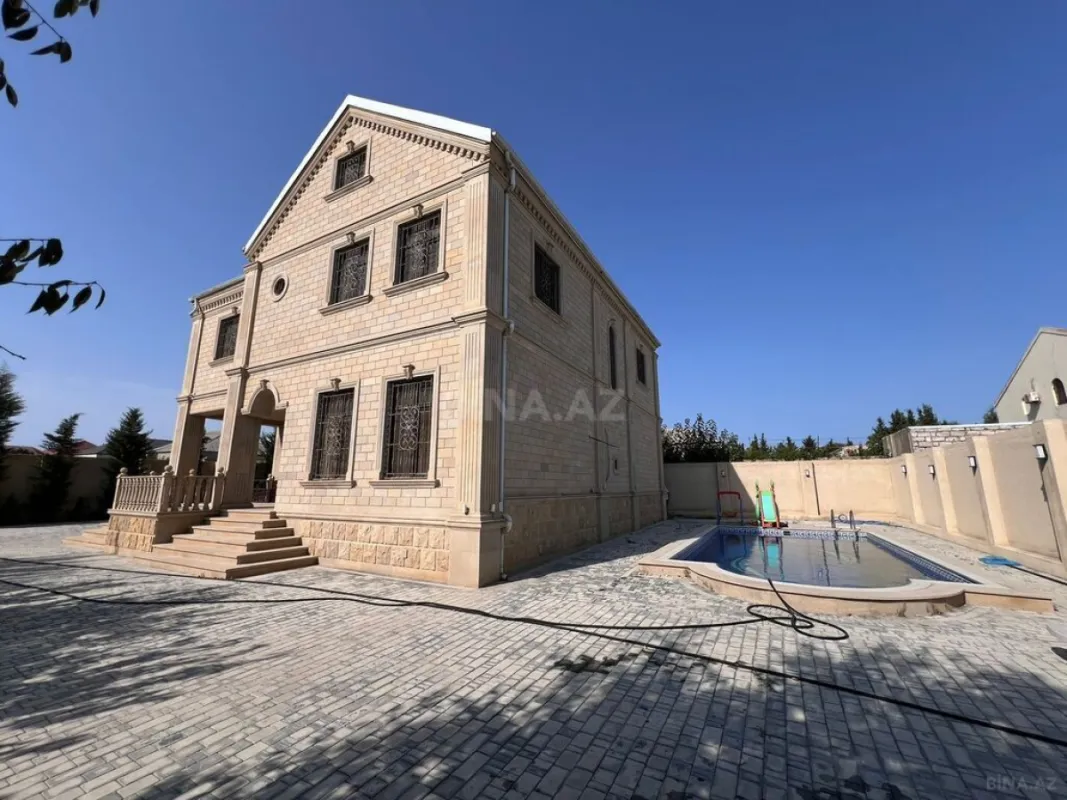Satılır 8 otaqlı həyət evi 500 m²