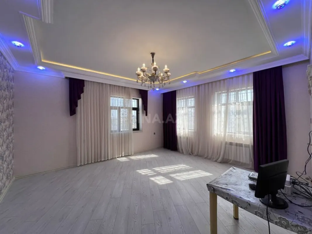 Satılır 8 otaqlı həyət evi 500 m²