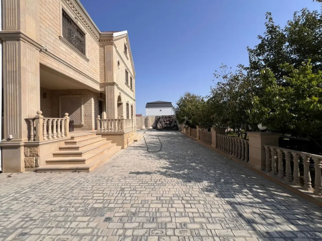 Satılır 8 otaqlı həyət evi 500 m²