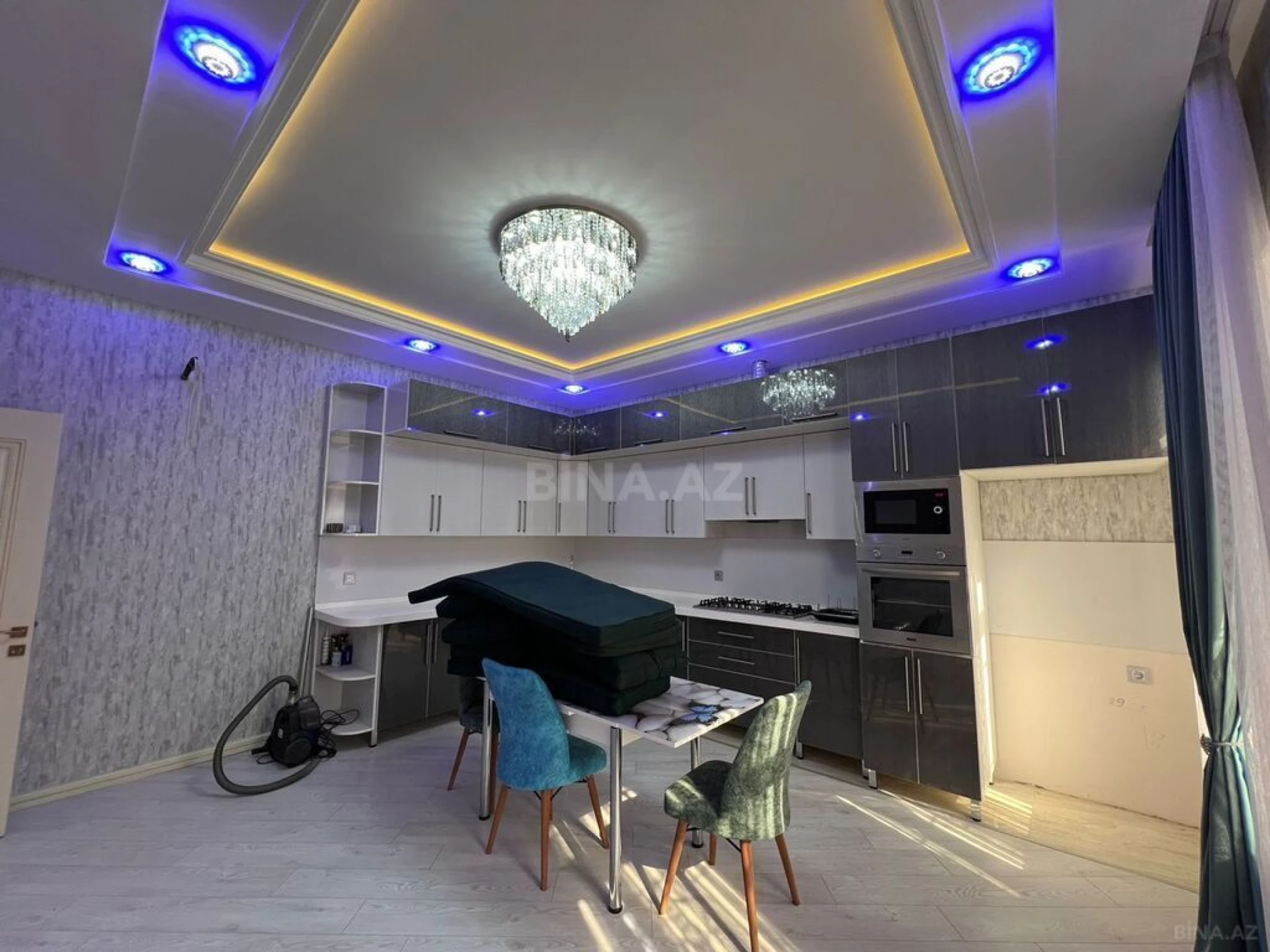 Satılır 8 otaqlı həyət evi 500 m²