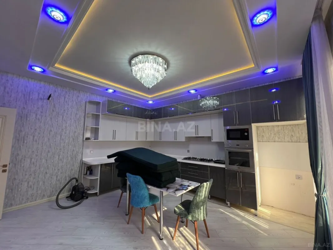 Satılır 8 otaqlı həyət evi 500 m²