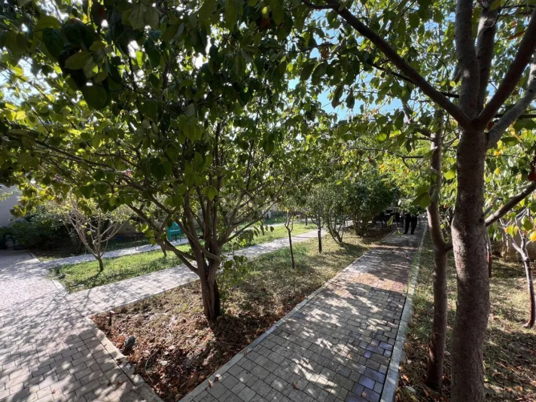 Satılır 8 otaqlı həyət evi 500 m²