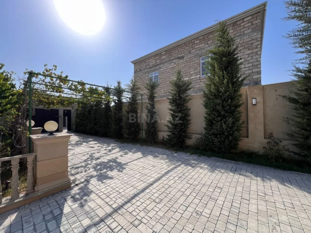 Satılır 8 otaqlı həyət evi 500 m²