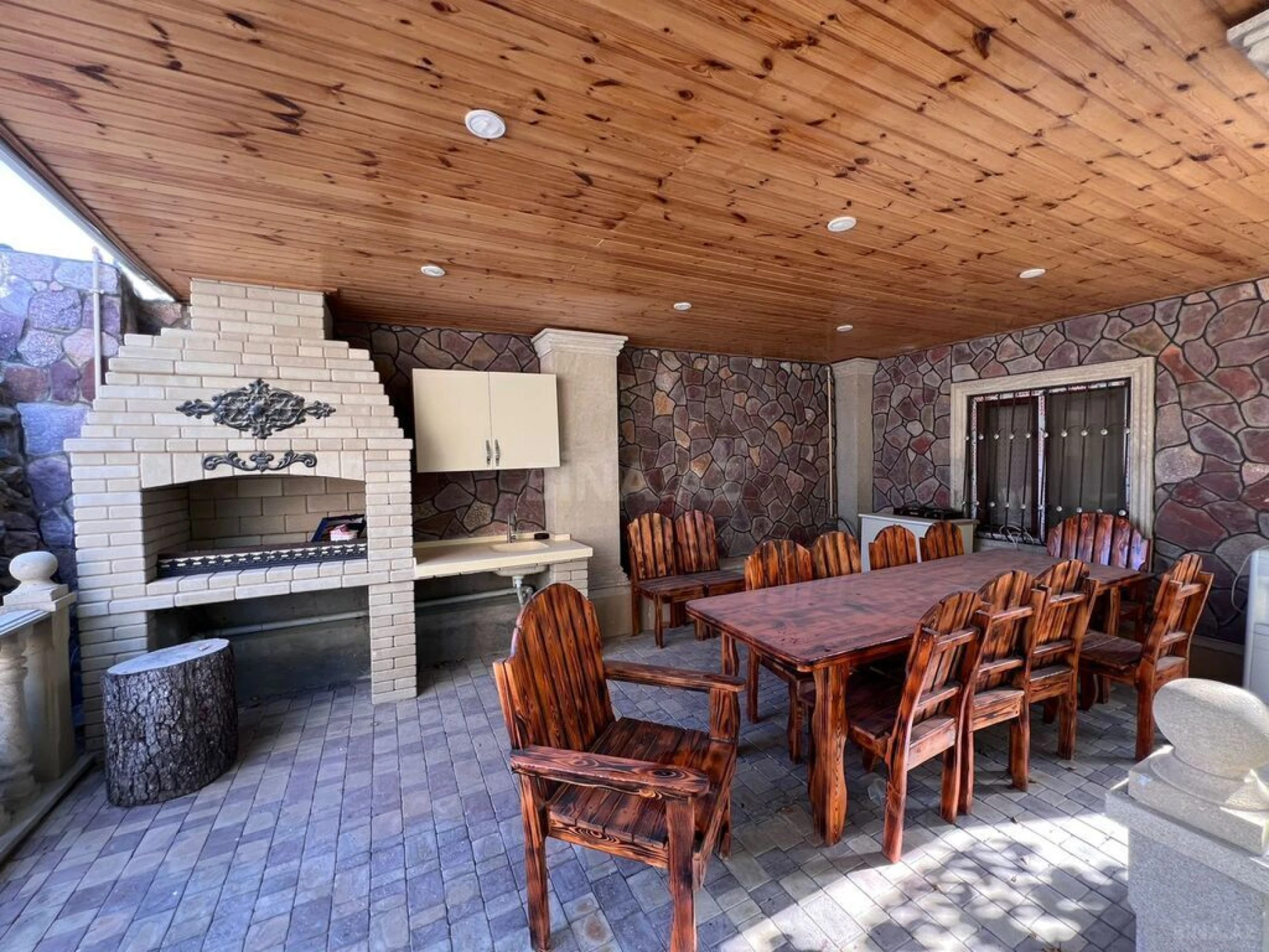 Satılır 8 otaqlı həyət evi 500 m²