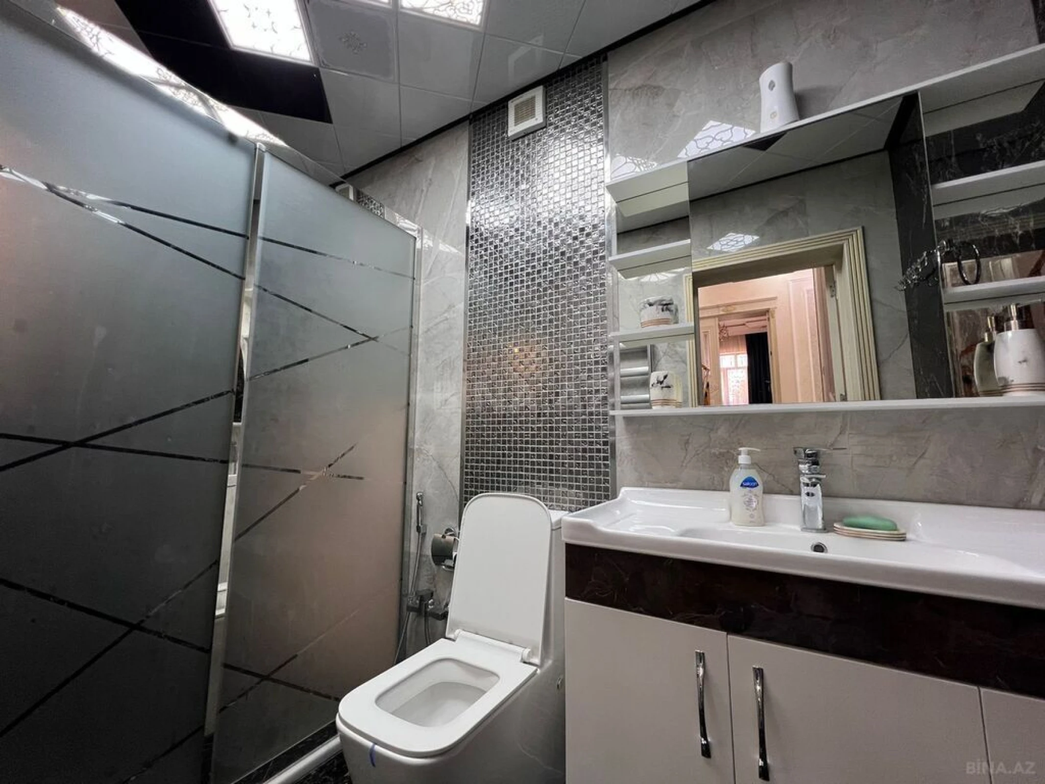 Satılır 8 otaqlı həyət evi 500 m²