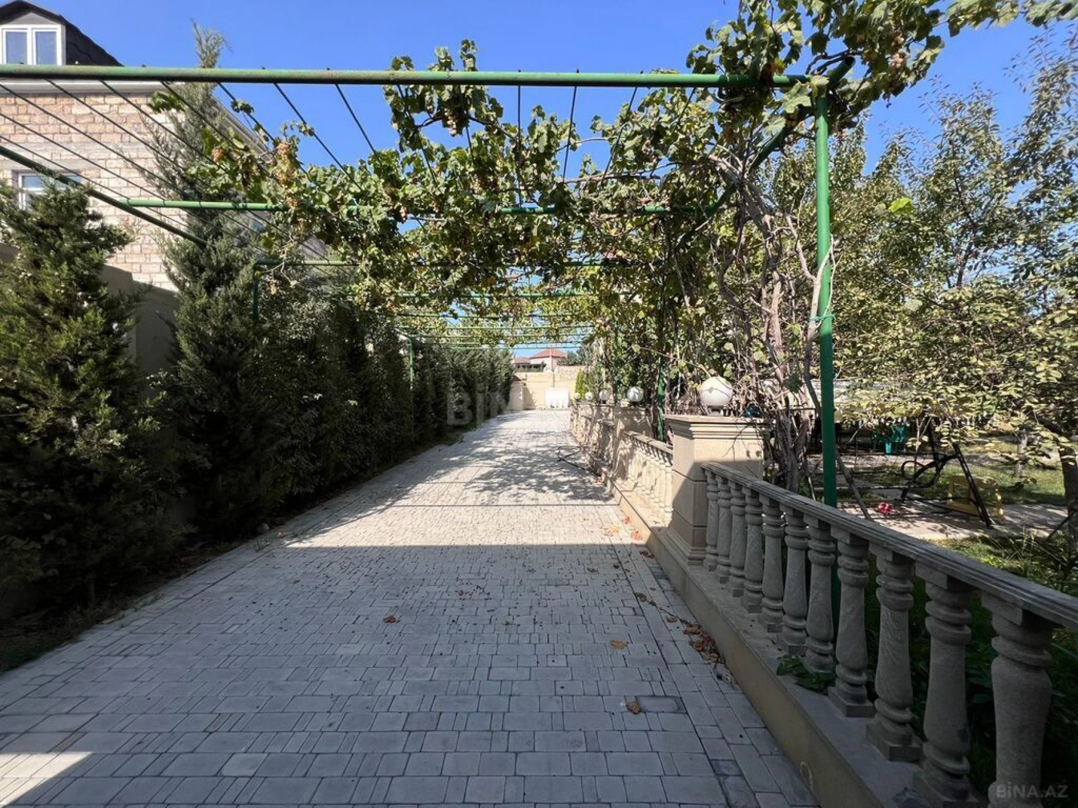 Satılır 8 otaqlı həyət evi 500 m²