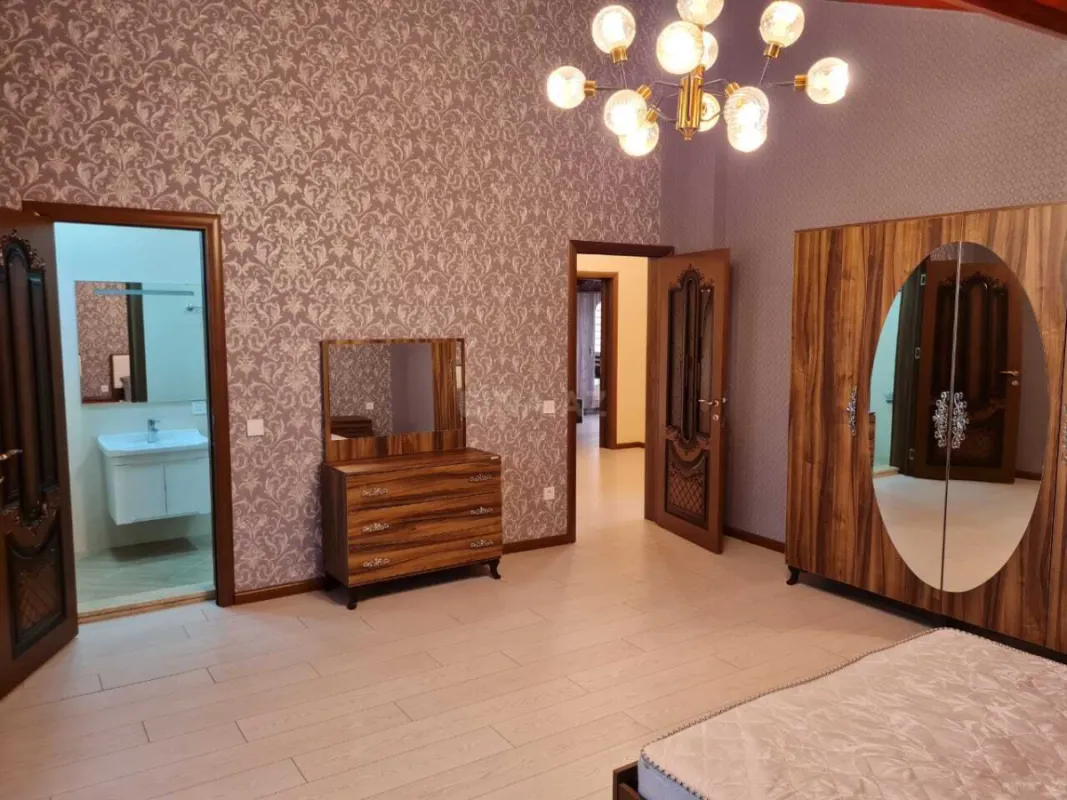 Kirayə verilir 6 otaqlı həyət evi 280 m²