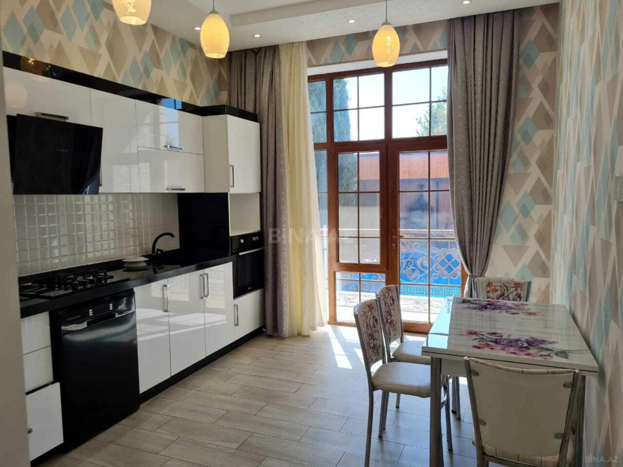 Kirayə verilir 6 otaqlı həyət evi 280 m²