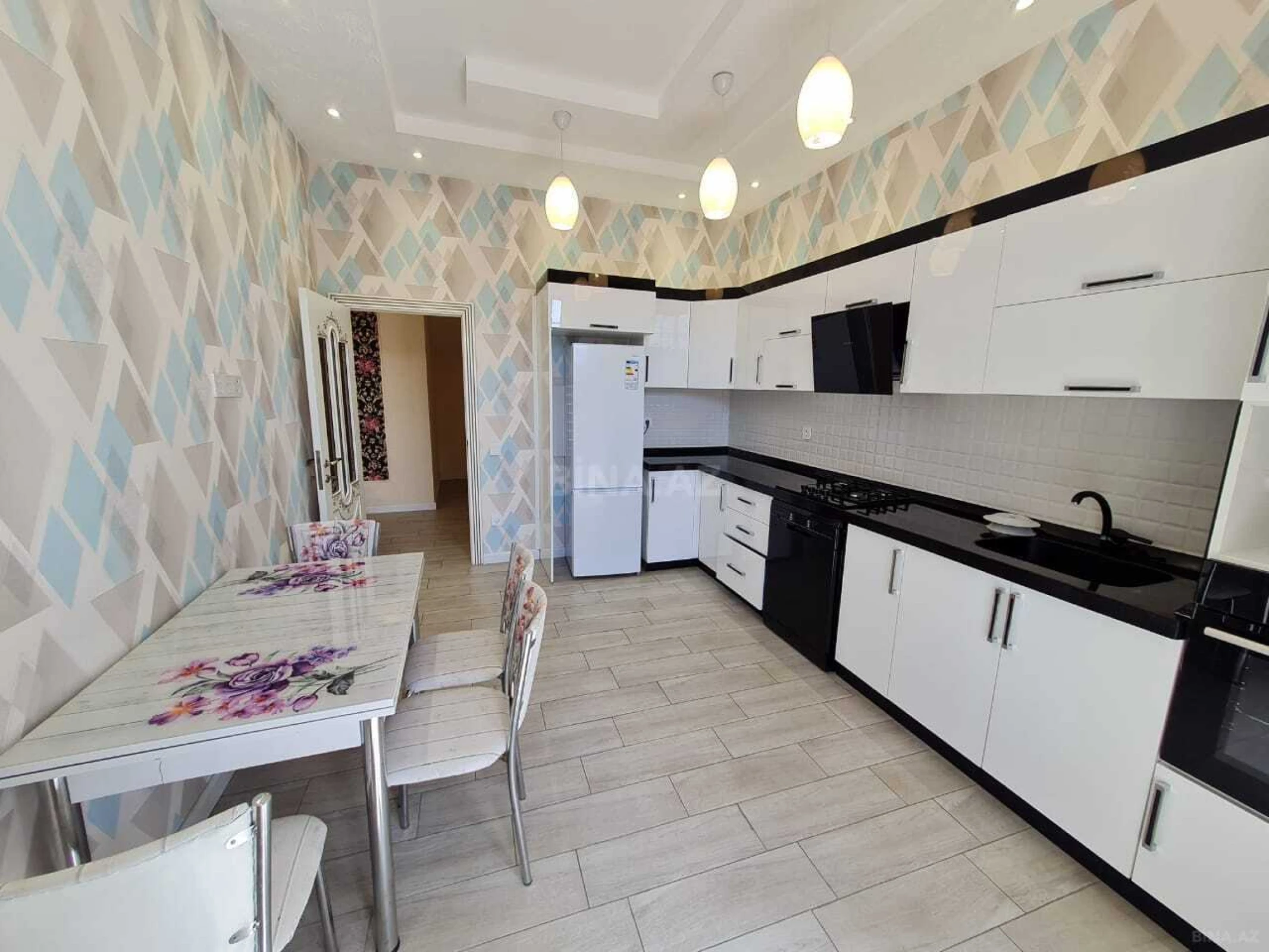 Kirayə verilir 6 otaqlı həyət evi 280 m²