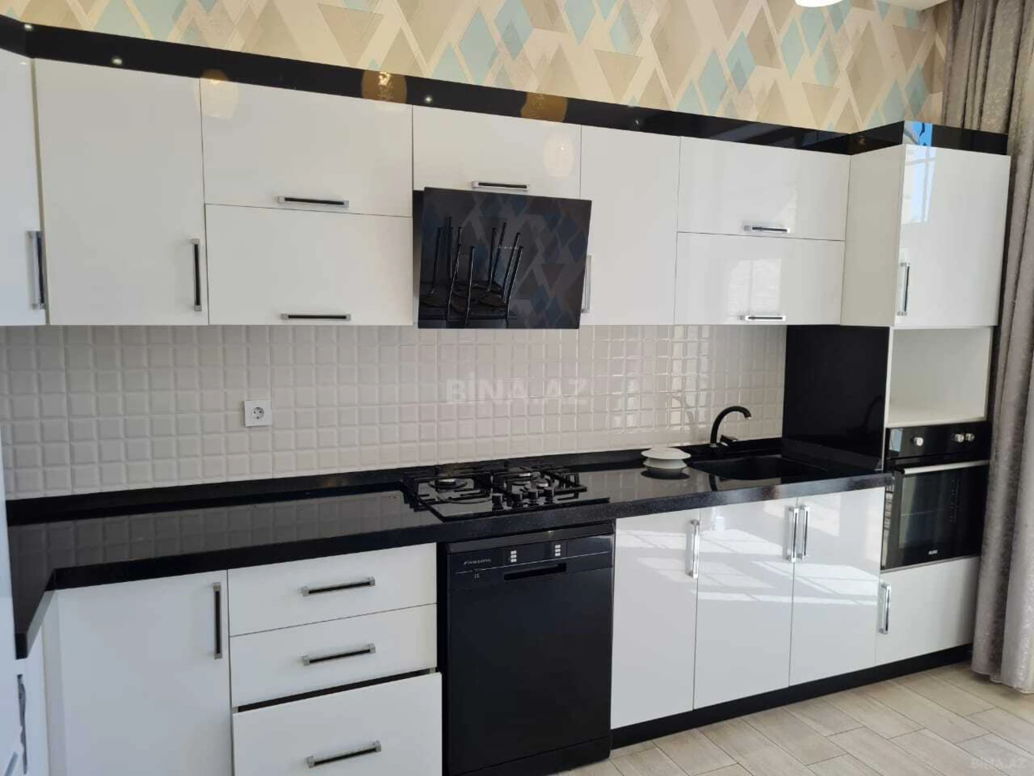 Kirayə verilir 6 otaqlı həyət evi 280 m²