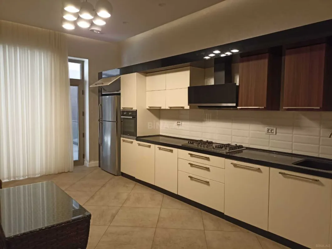 Kirayə verilir 6 otaqlı həyət evi 420 m²