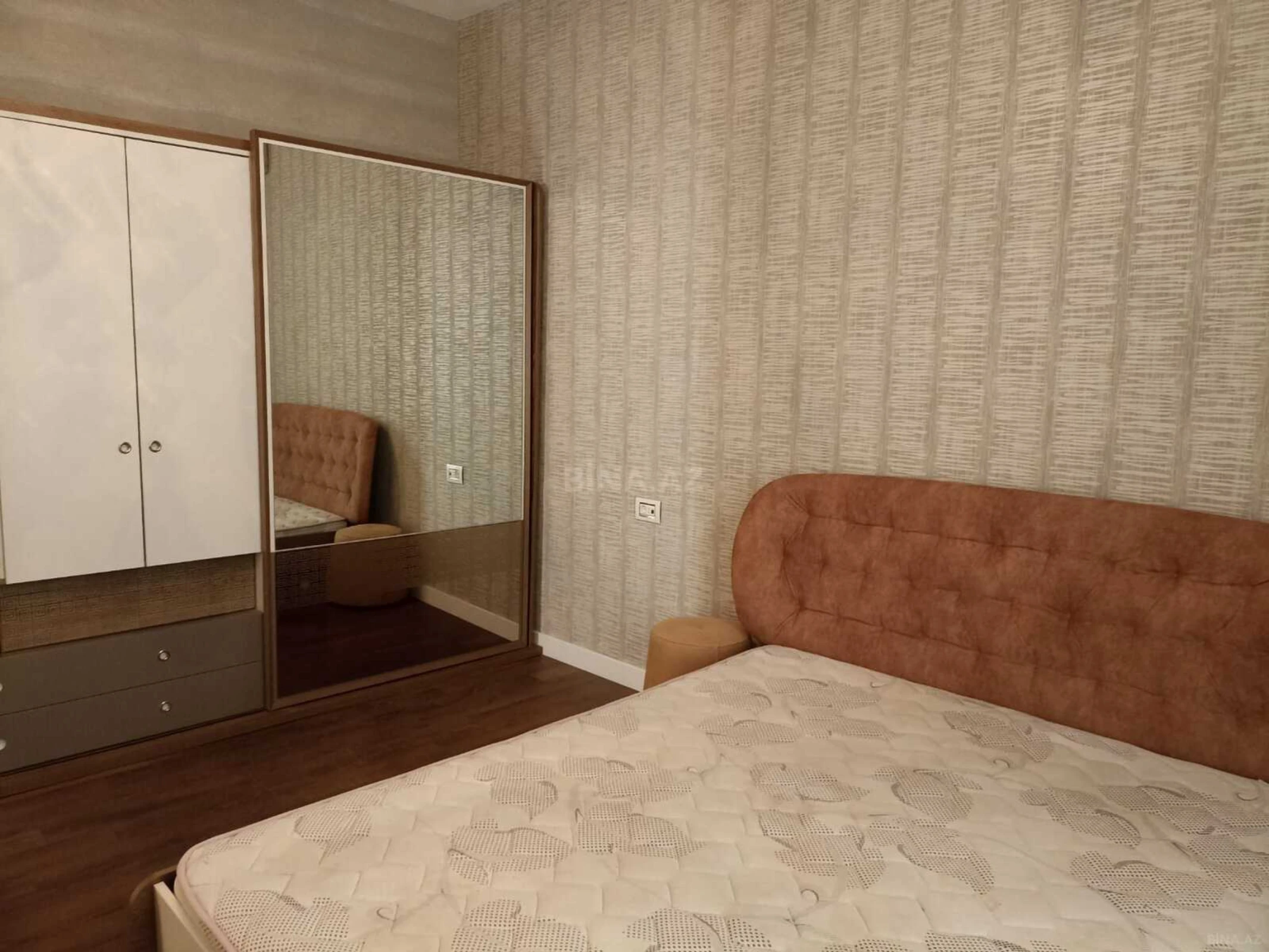 Kirayə verilir 6 otaqlı həyət evi 420 m²