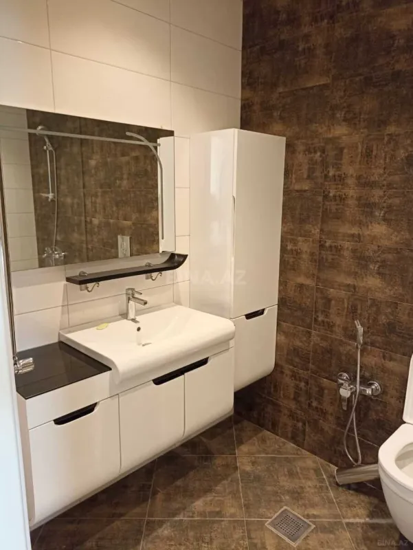 Kirayə verilir 6 otaqlı həyət evi 420 m²