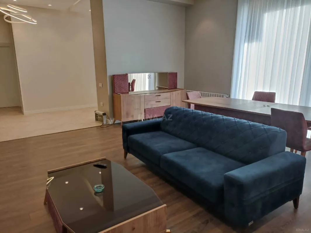 Kirayə verilir 6 otaqlı həyət evi 420 m²