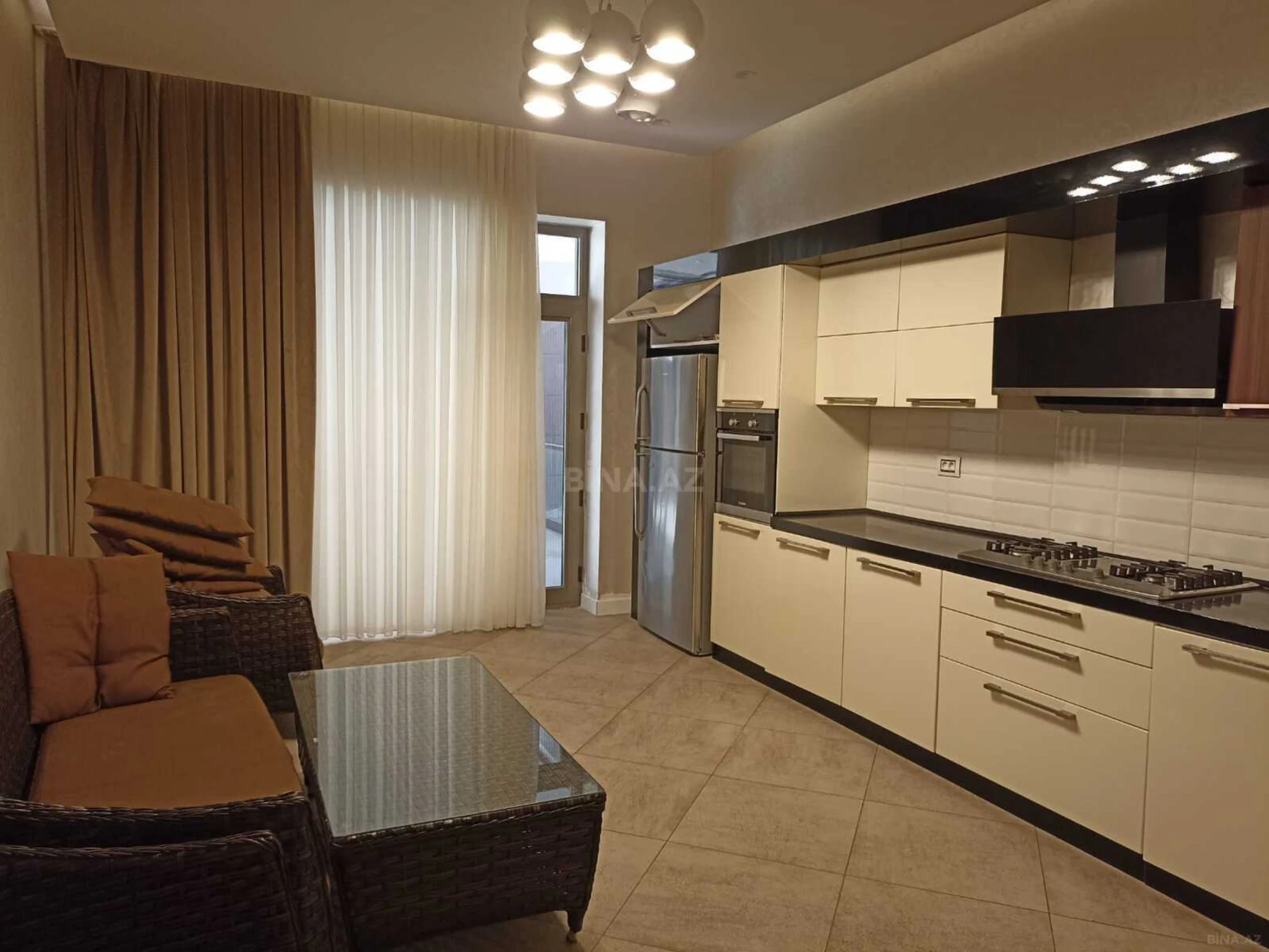 Kirayə verilir 6 otaqlı həyət evi 420 m²