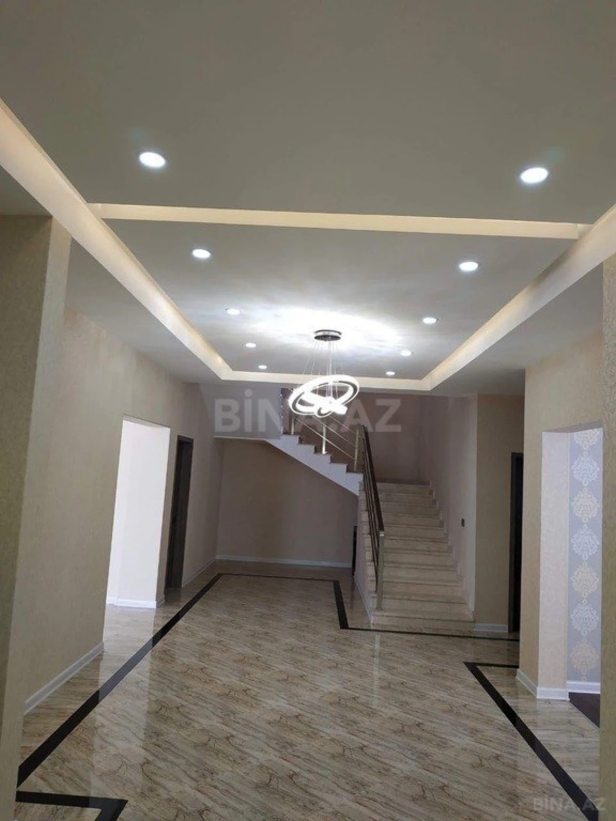 Kirayə verilir 7 otaqlı həyət evi 350 m²