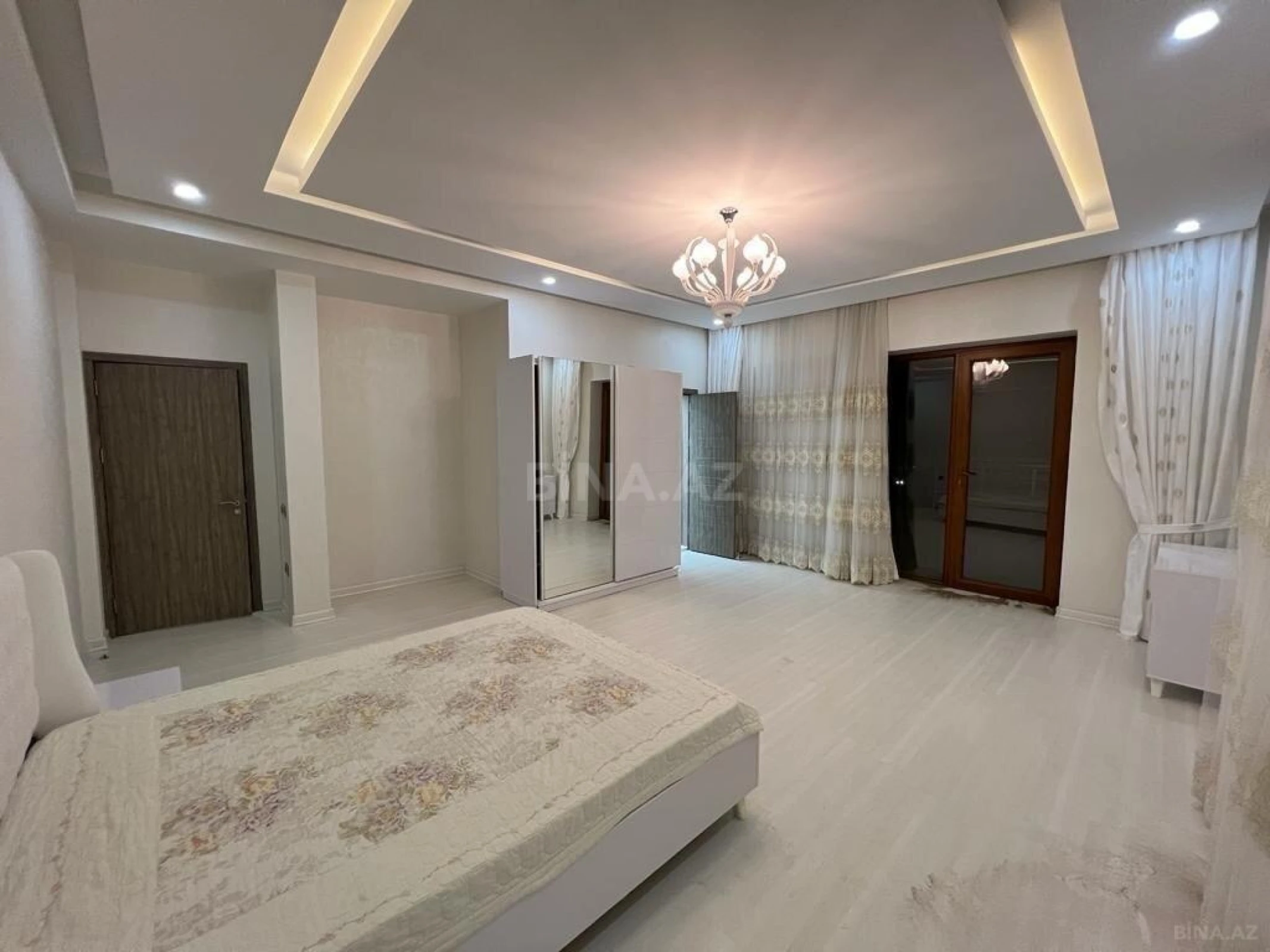 Kirayə verilir 7 otaqlı həyət evi 350 m²