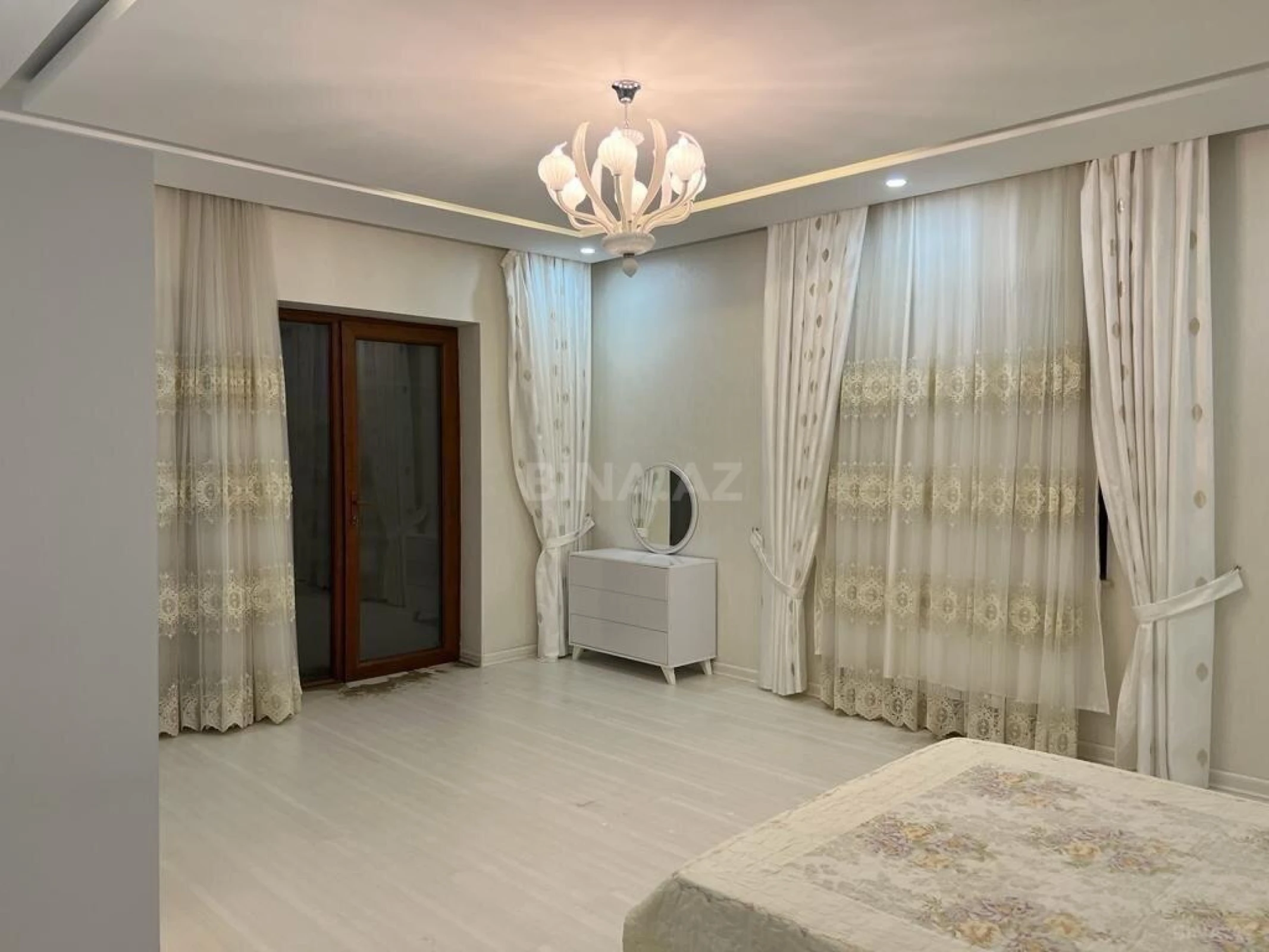 Kirayə verilir 7 otaqlı həyət evi 350 m²