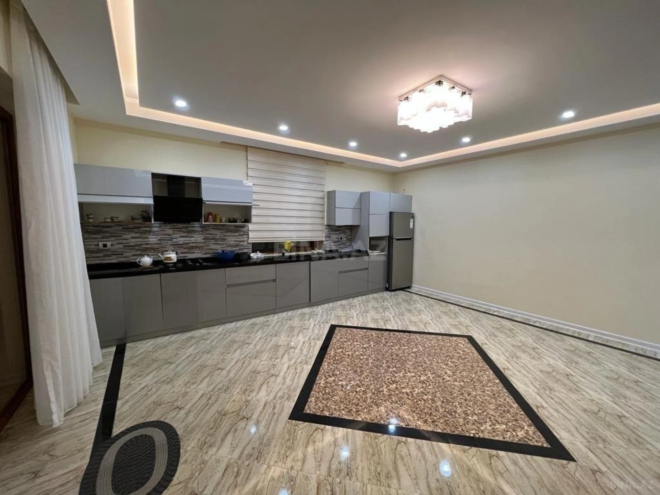 Kirayə verilir 7 otaqlı həyət evi 350 m²