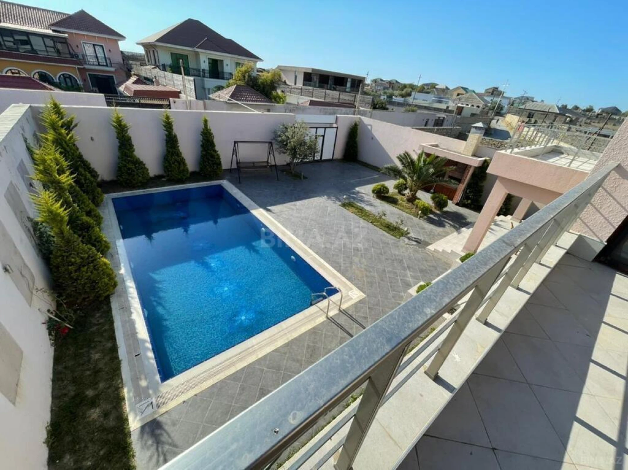 Kirayə verilir 7 otaqlı həyət evi 350 m²