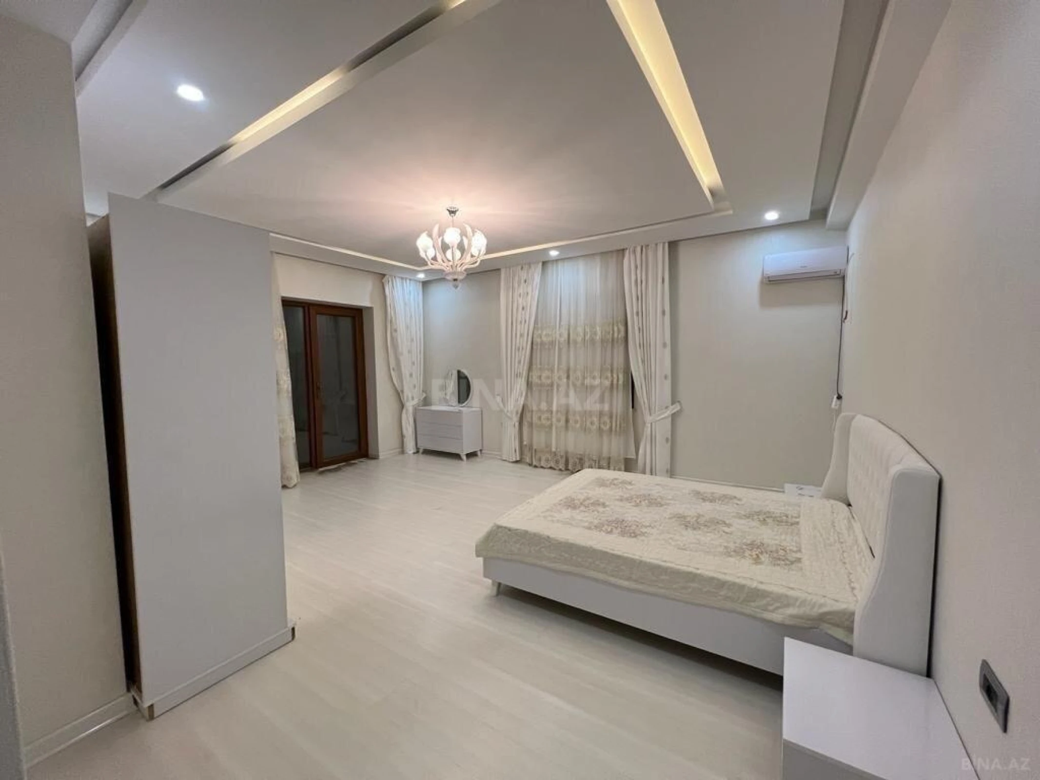 Kirayə verilir 7 otaqlı həyət evi 350 m²
