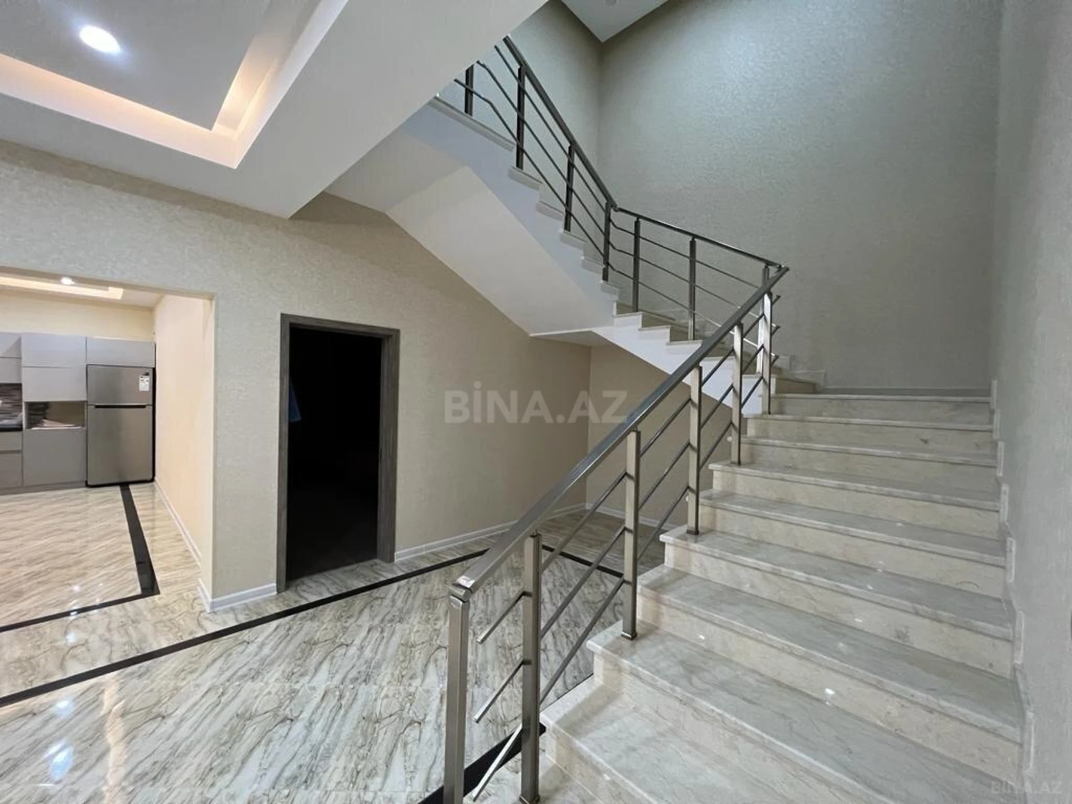 Kirayə verilir 7 otaqlı həyət evi 350 m²