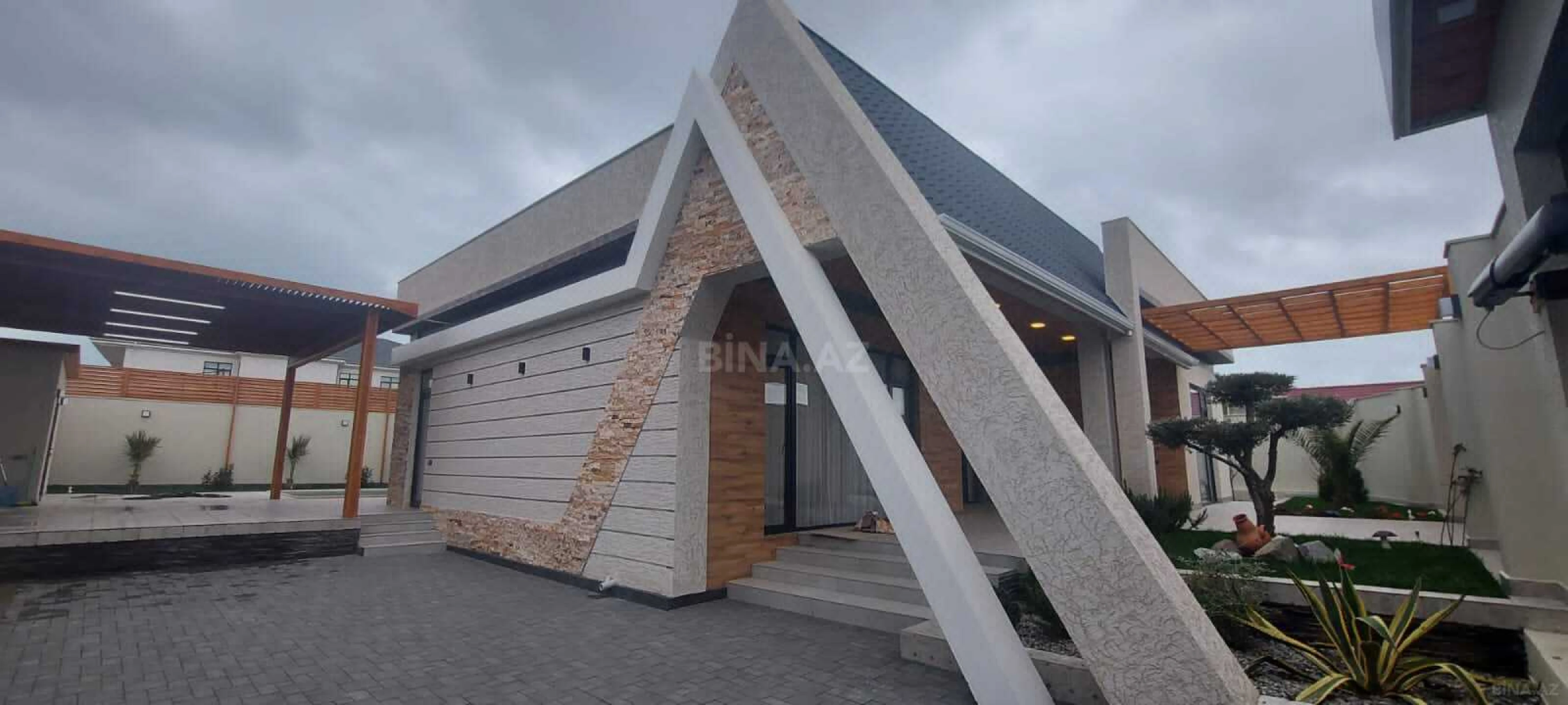 Satılır həyət evi 200 m²