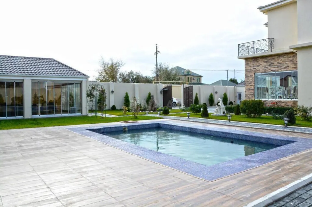 Kirayə verilir 5 otaqlı həyət evi 450 m²