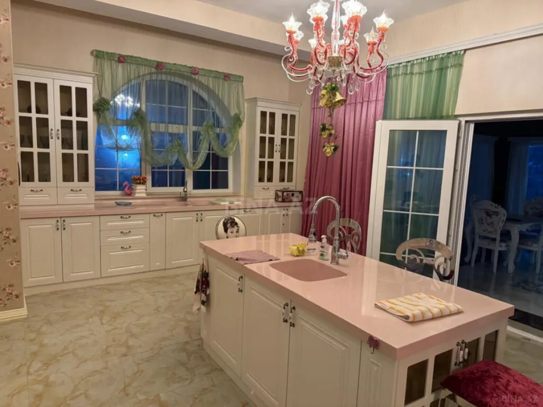 Kirayə verilir 5 otaqlı həyət evi 450 m²