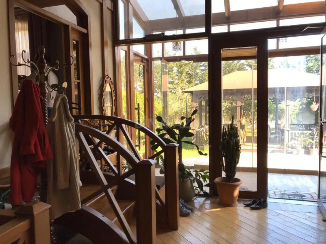 Kirayə verilir 7 otaqlı həyət evi 380 m²