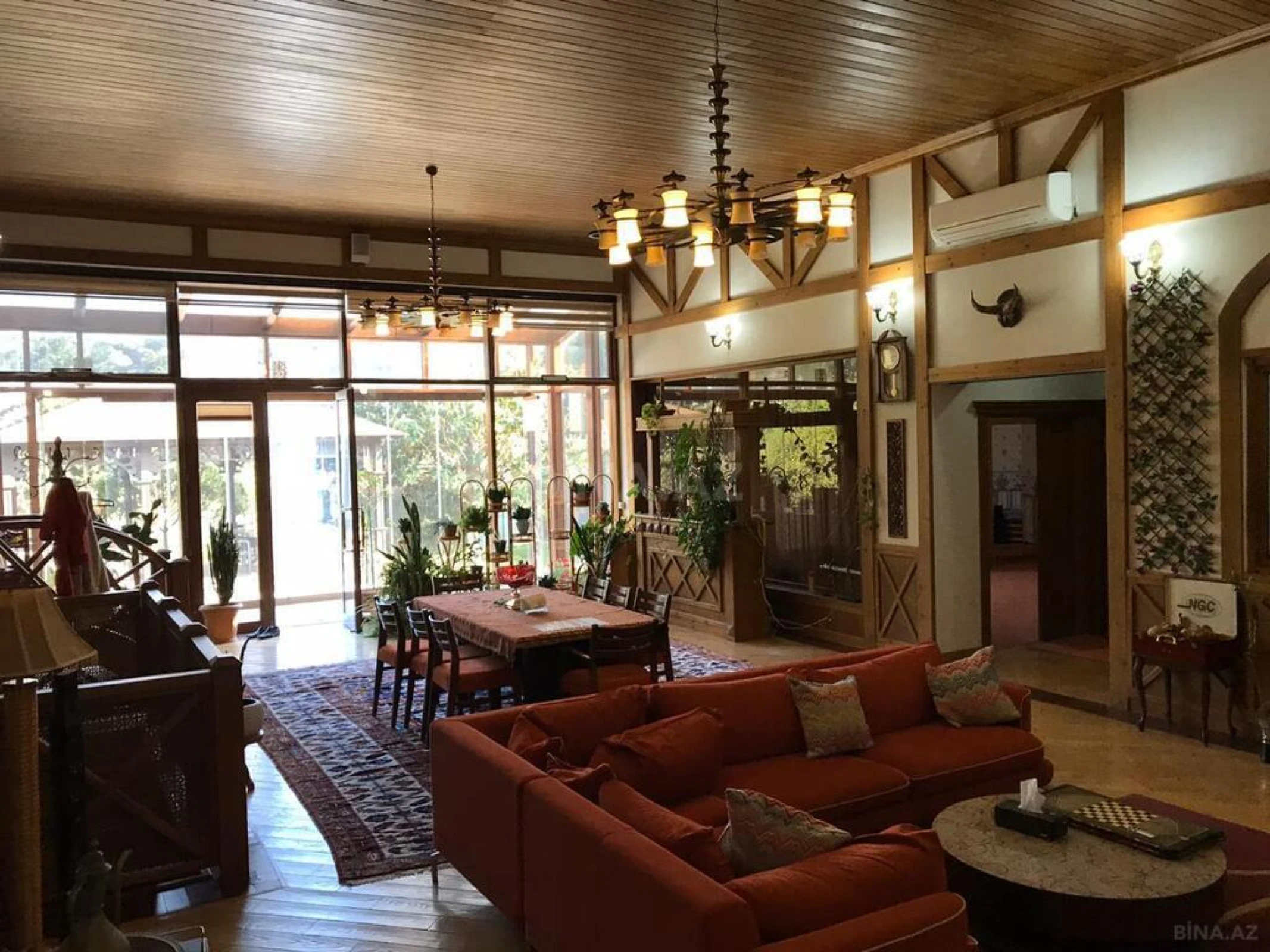 Kirayə verilir 7 otaqlı həyət evi 380 m²