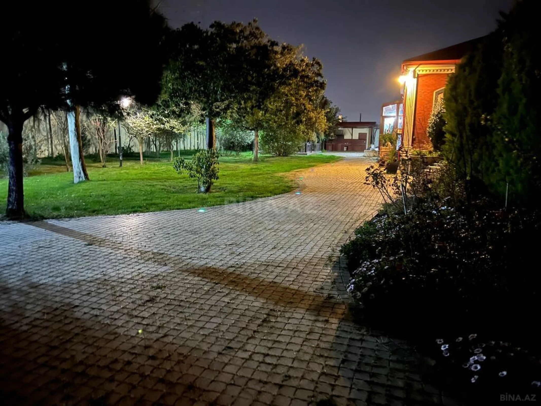 Kirayə verilir 7 otaqlı həyət evi 380 m²