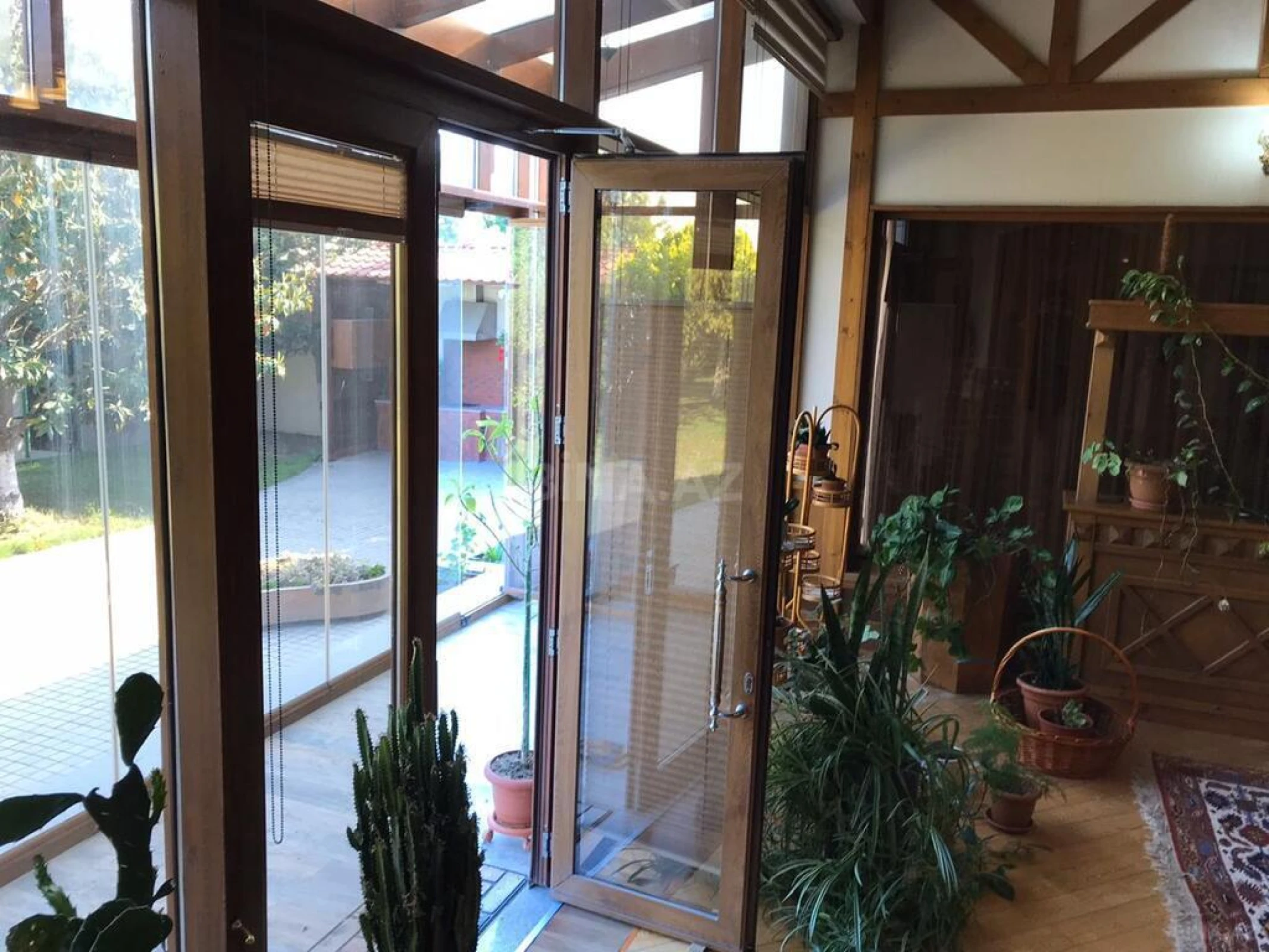 Kirayə verilir 7 otaqlı həyət evi 380 m²