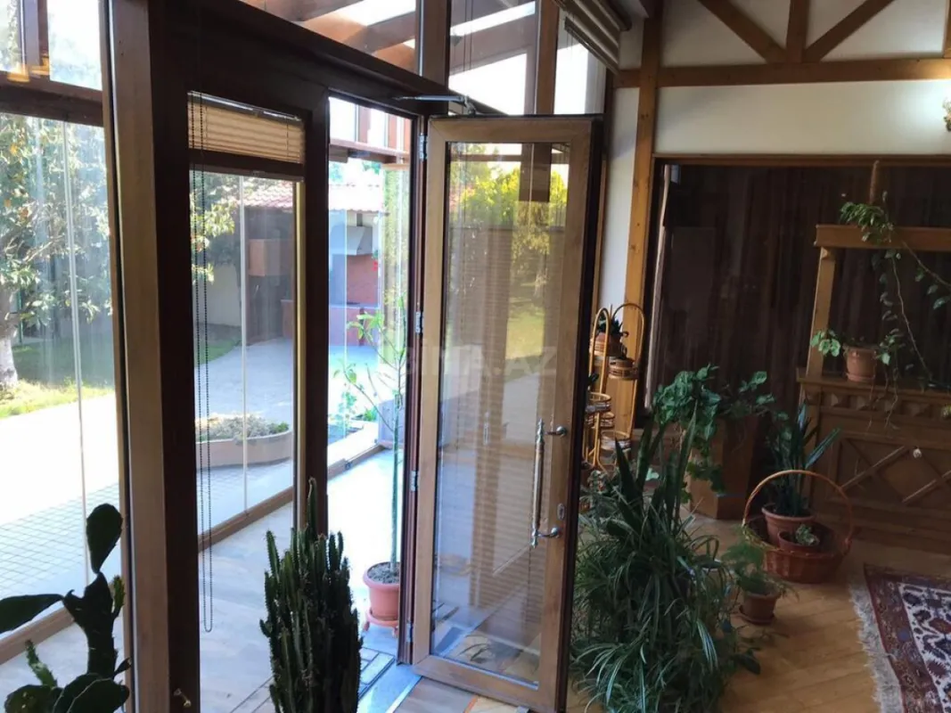Kirayə verilir 7 otaqlı həyət evi 380 m²