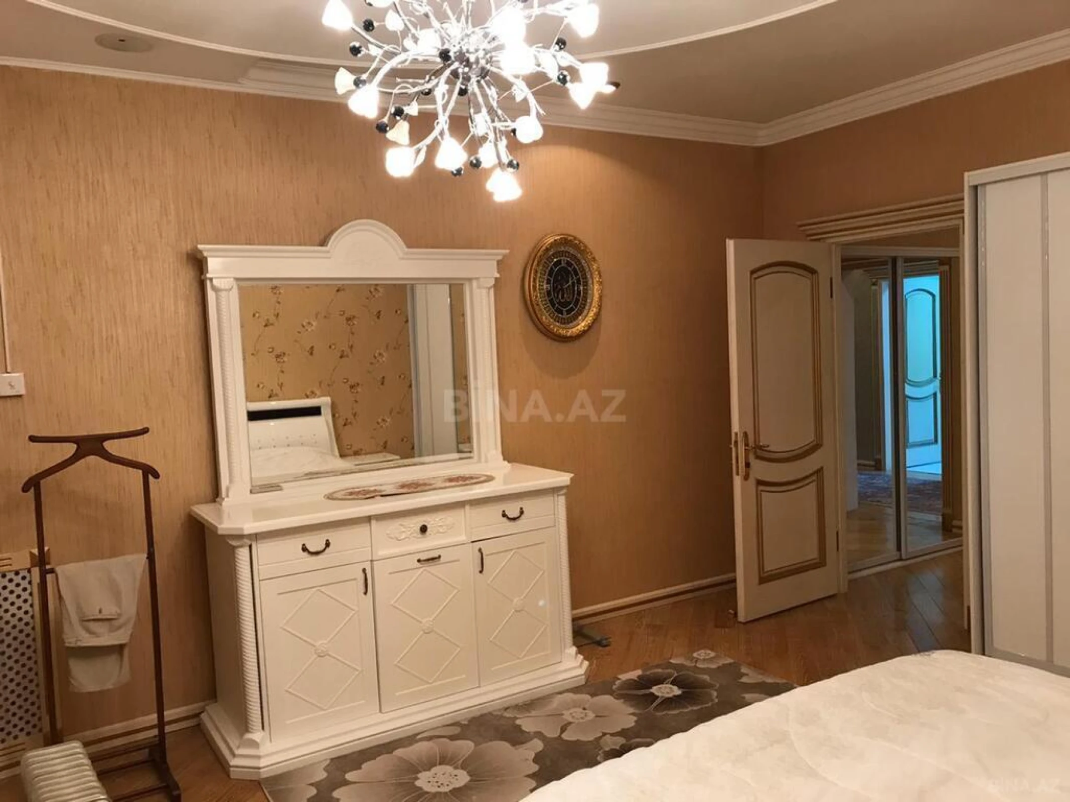 Kirayə verilir 7 otaqlı həyət evi 380 m²