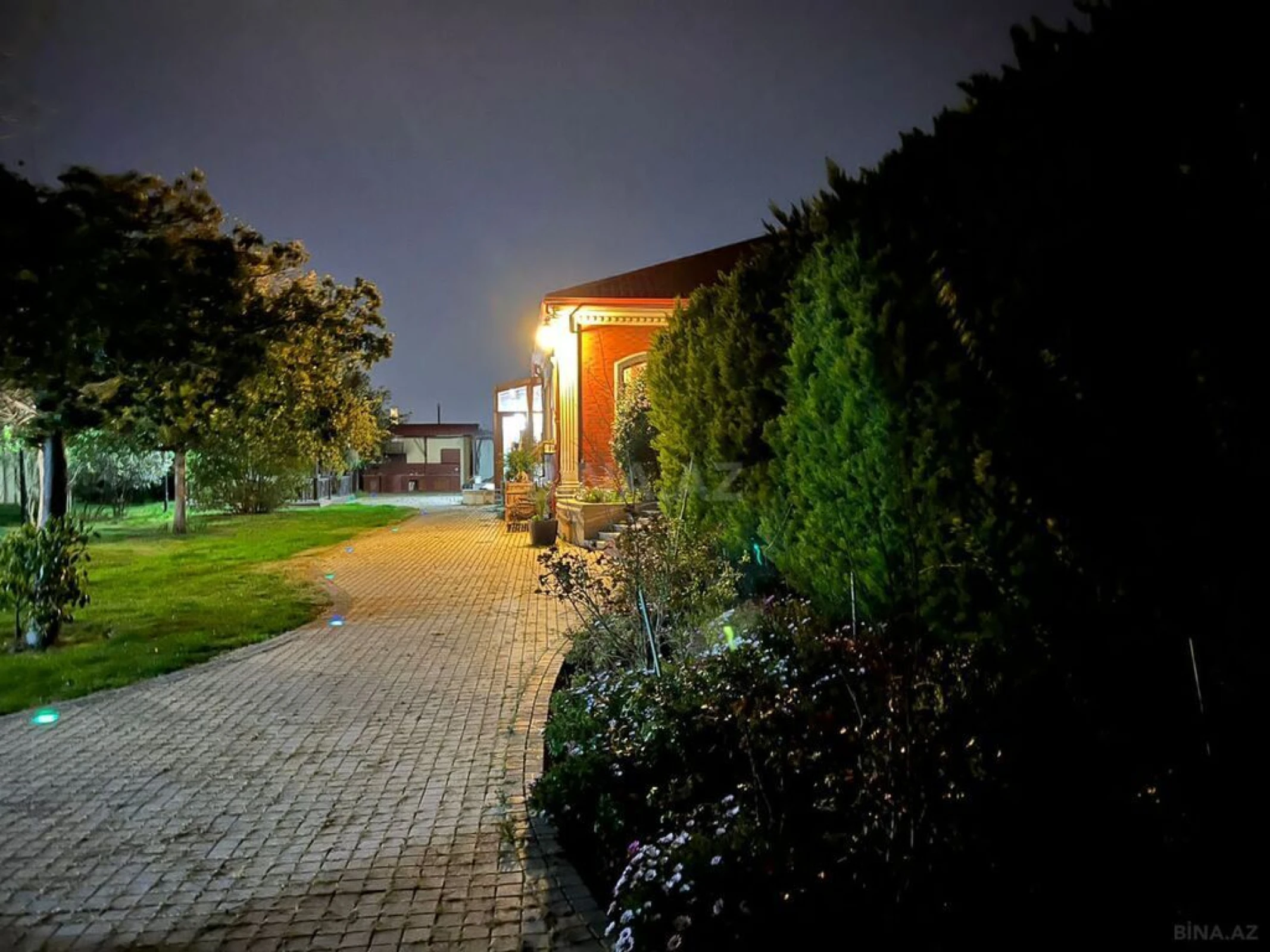 Kirayə verilir 7 otaqlı həyət evi 380 m²