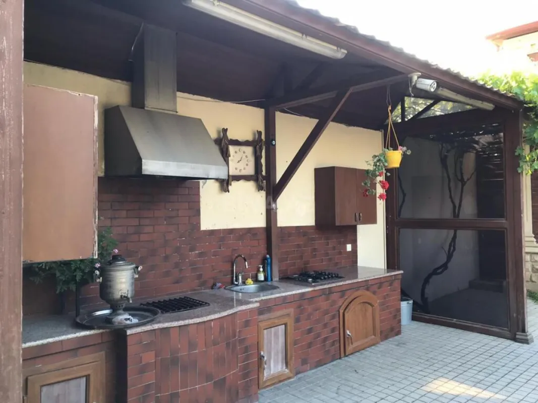 Kirayə verilir 7 otaqlı həyət evi 380 m²