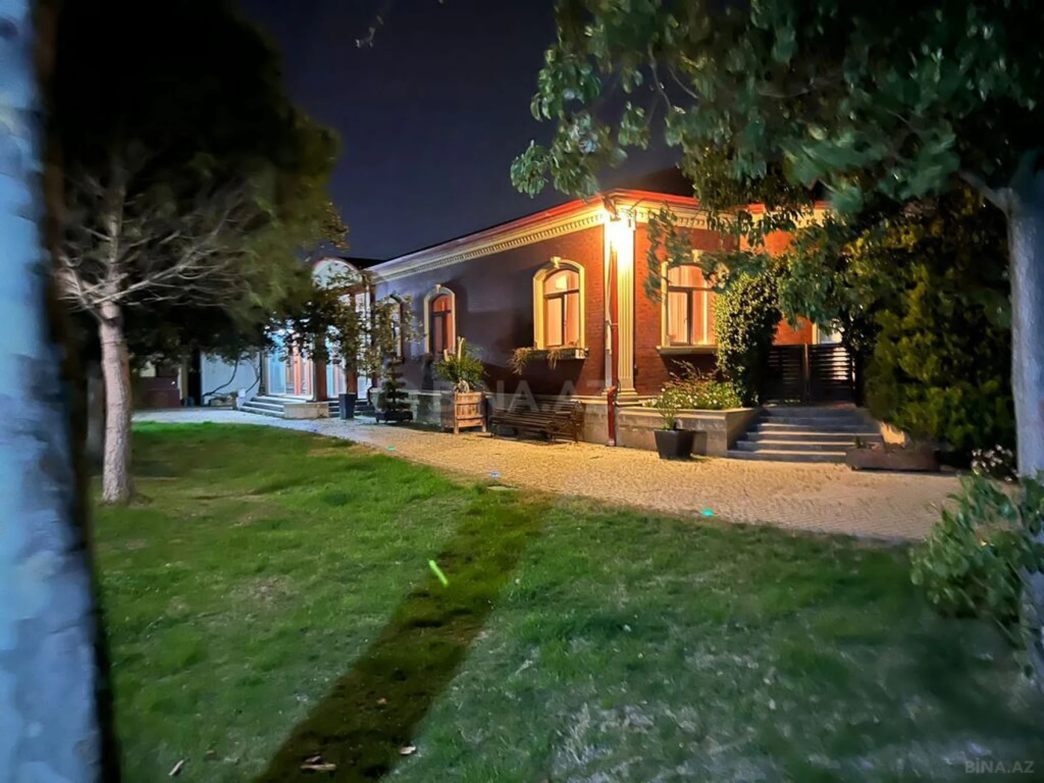 Kirayə verilir 7 otaqlı həyət evi 380 m²