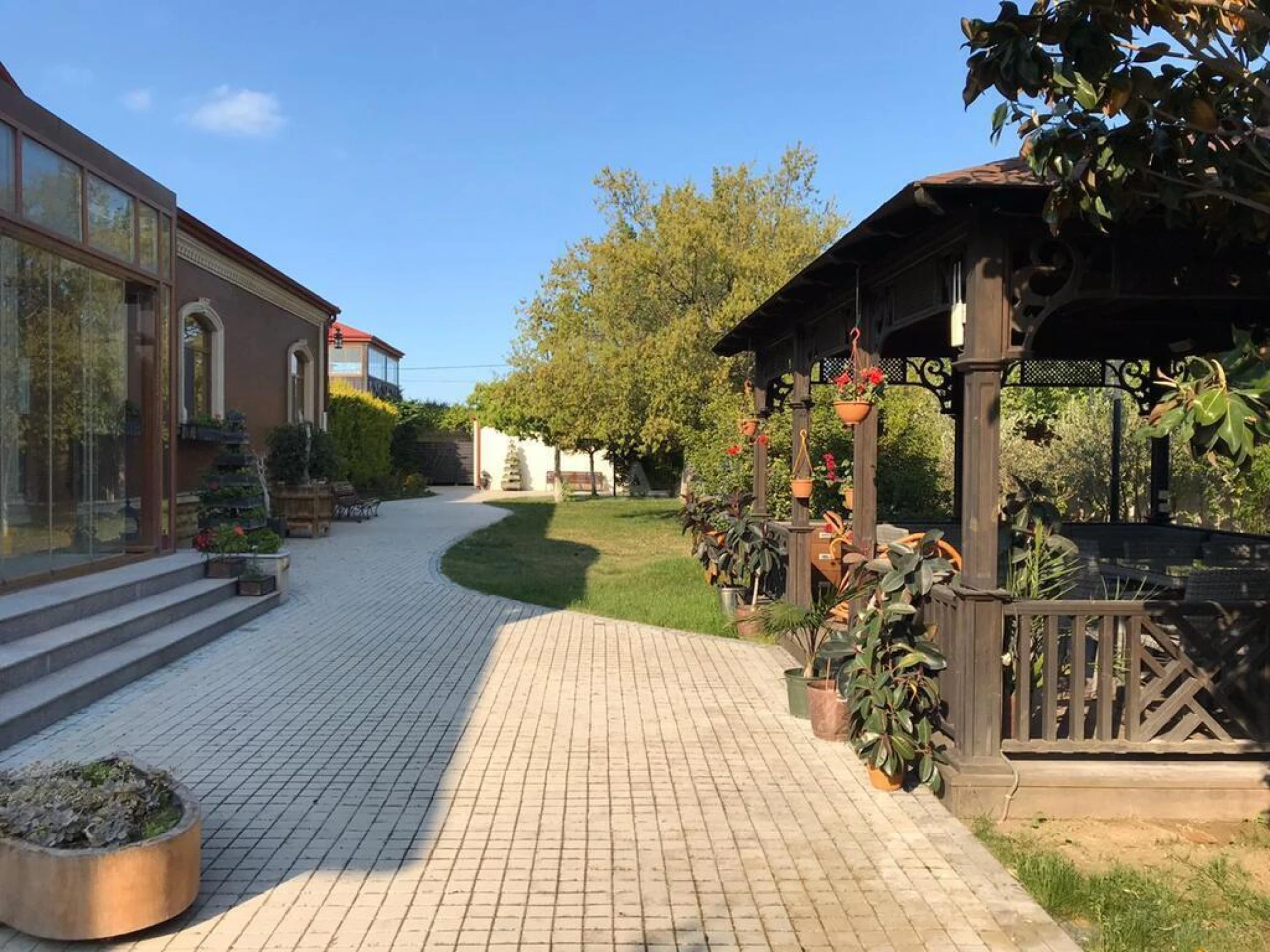 Kirayə verilir 7 otaqlı həyət evi 380 m²