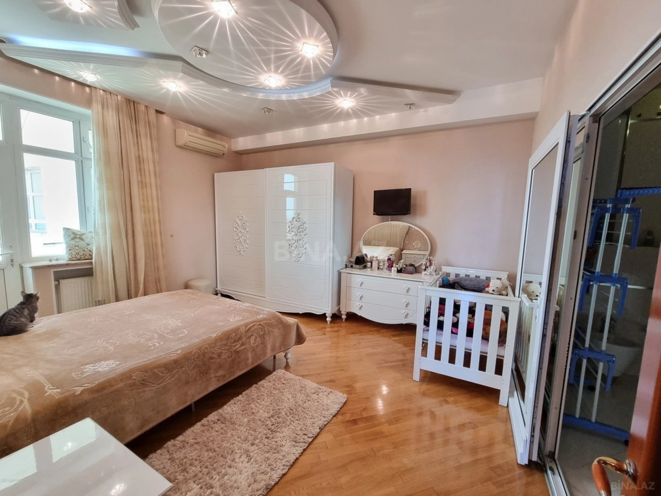 Satılır 4 otaqlı mənzil 170 m²