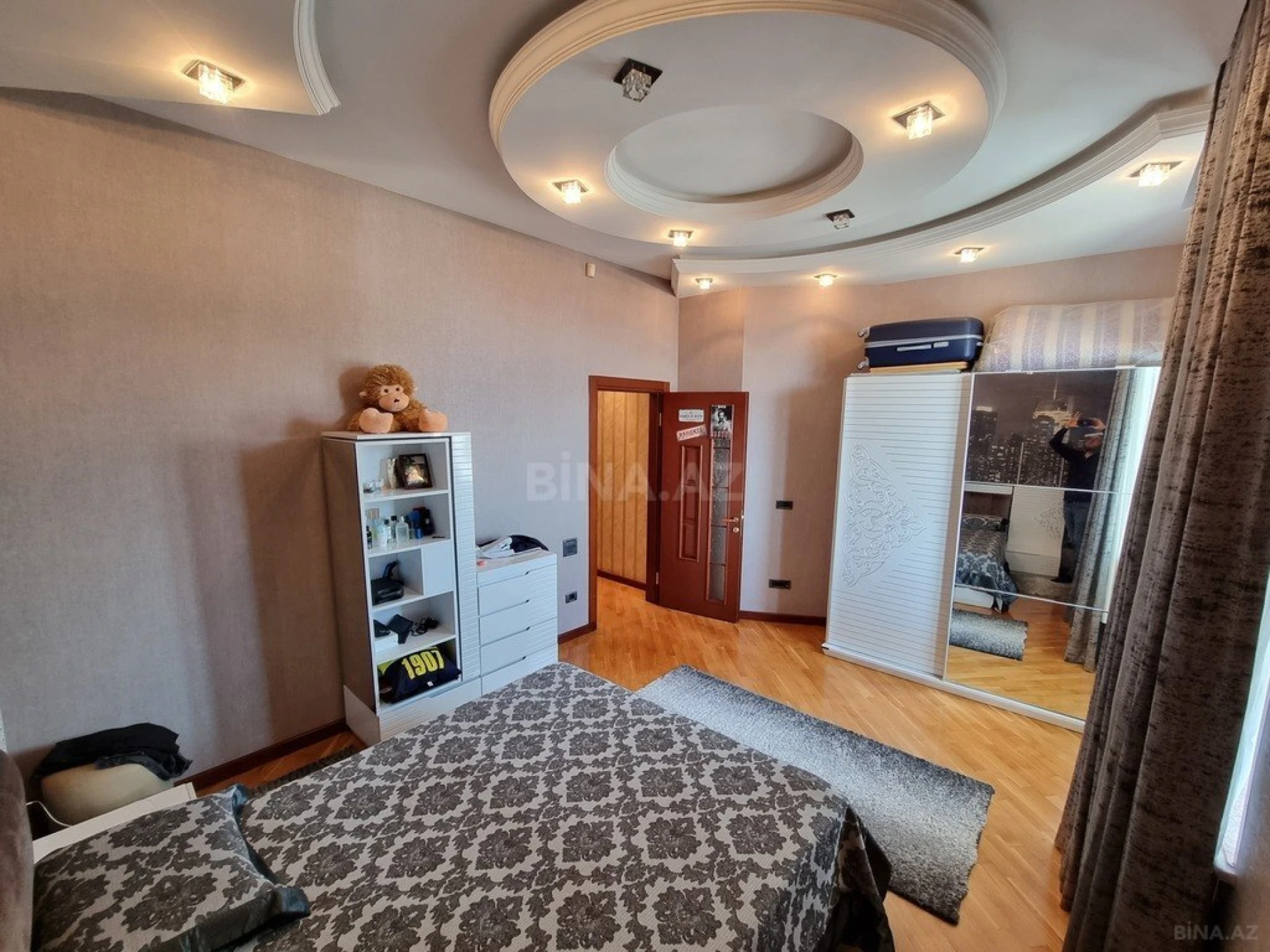 Satılır 4 otaqlı mənzil 170 m²