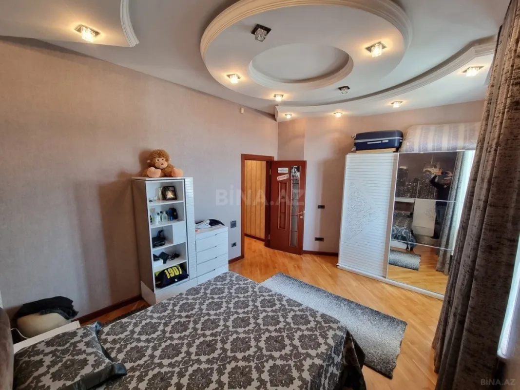 Satılır 4 otaqlı mənzil 170 m²