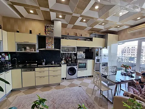 Satılır 4 otaqlı mənzil 170 m²